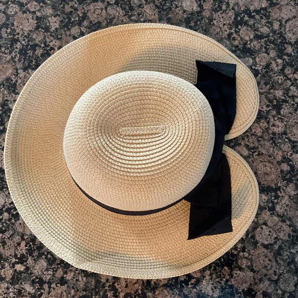 Summer brimmed hat - Picture 2 of 3